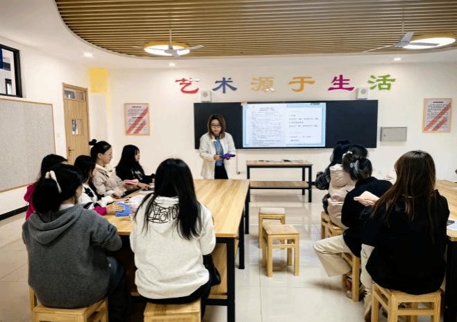 王一丹以“幼儿美术基础”课程为例
