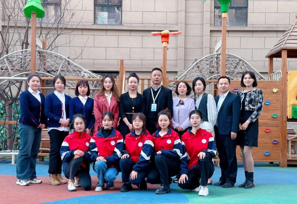 辅导员等一行6人赴贝九天鹅堡幼儿园开