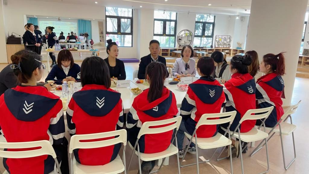 并看望在园内完美体育365手机版使用