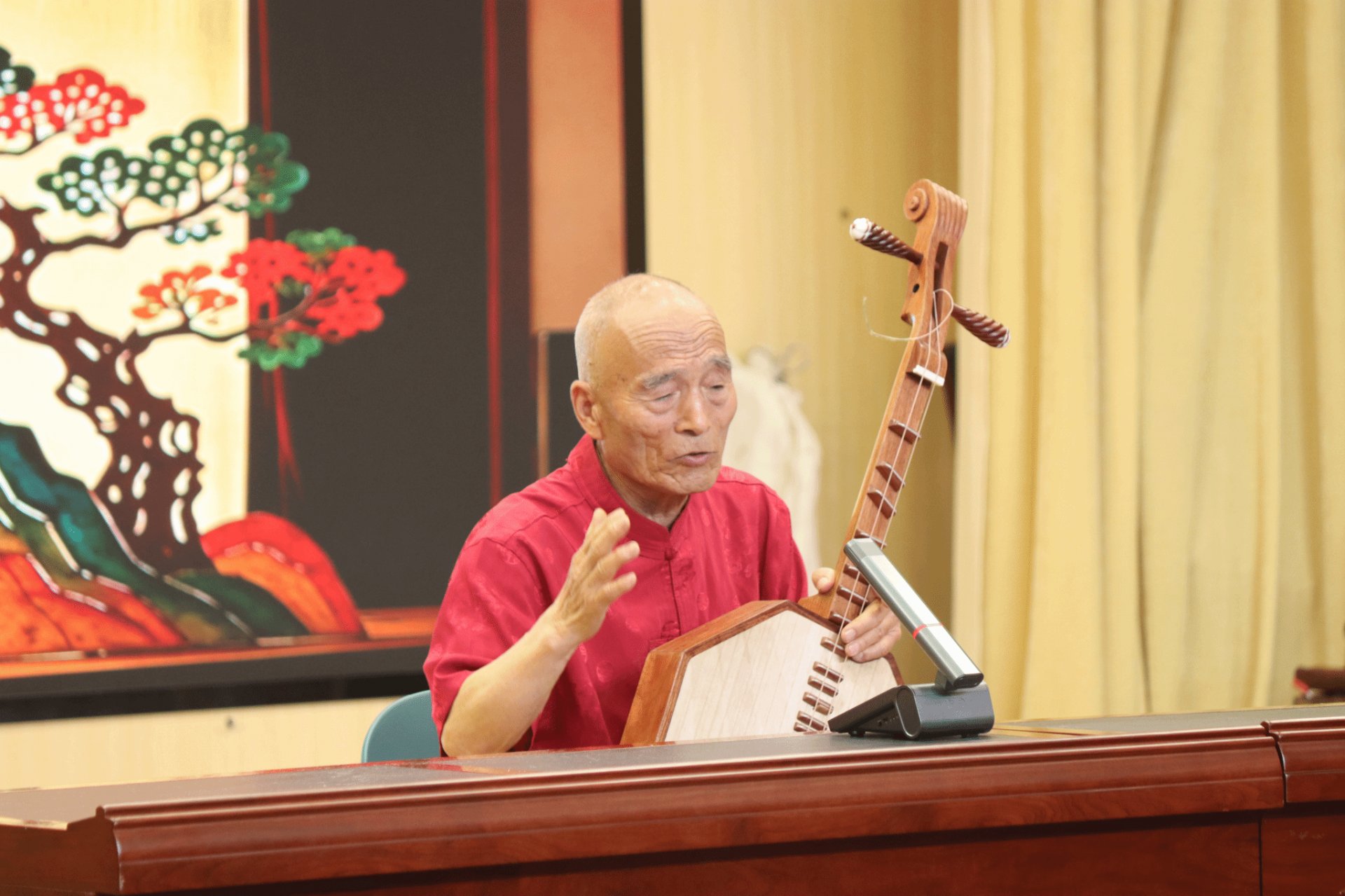 通过专题讲座