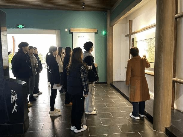 西安市半坡博物馆是中国第一座史前遗址